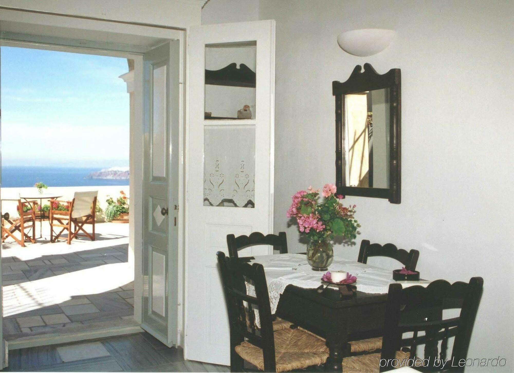 Cori Rigas Suites Fira  Quarto foto